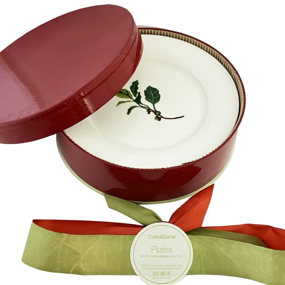 Acorn Berry Plates Set of Four from Crate & Barrel Fine Bone China RARE xmas S/4